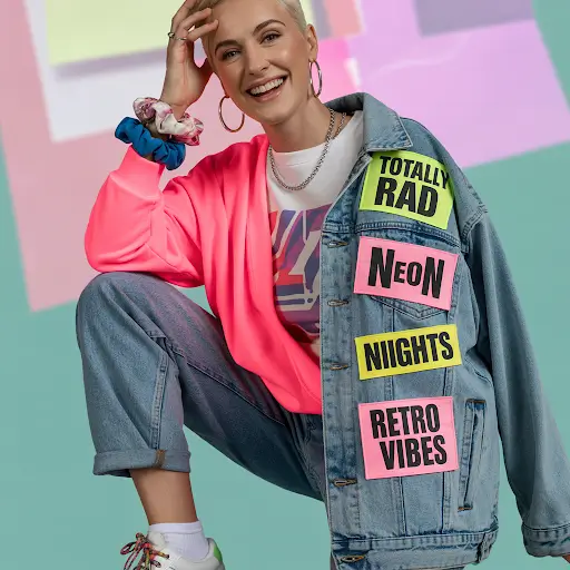 A modern lady wearing an 80s-inspired outfit